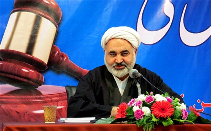 علی عسکری: خودمحوری و باندبازی در محیط اداری فساد‌آور است