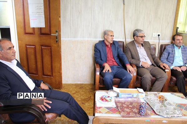 دیدار رئیس سازمان دانش‌آموزی کهگیلویه و بویراحمد با مدیر‌کل و معاونان آموزش و پرورش به مناسبت سال جدید