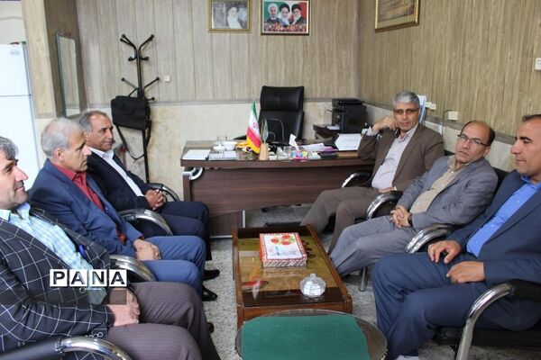 دیدار رئیس سازمان دانش‌آموزی کهگیلویه و بویراحمد با مدیر‌کل و معاونان آموزش و پرورش به مناسبت سال جدید