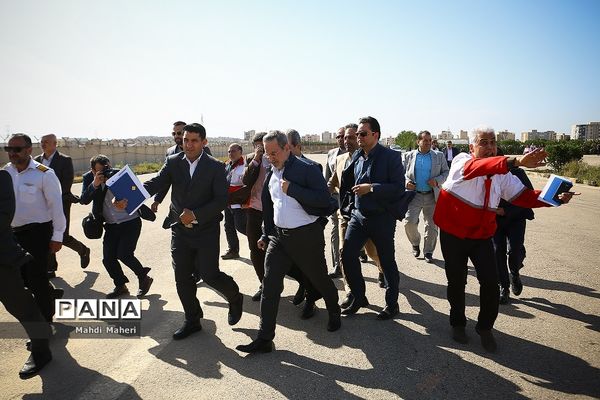 بازدید وزیر آموزش و پرورش از مناطق سیل‌زده استان خوزستان