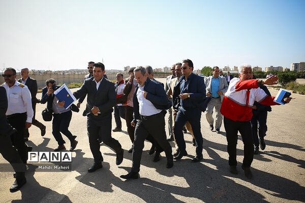 بازدید وزیر آموزش و پرورش از مناطق سیل‌زده استان خوزستان