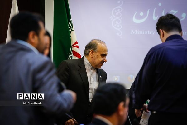 مراسم رونمایی از طرح های اشتغال زایی جوانان