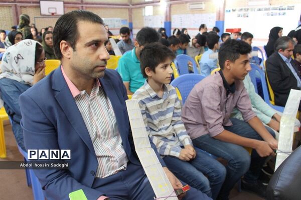 مسابقات گلایدر دانش‌آموزان پسر شهرستان بوشهر