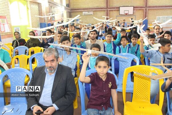 مسابقات گلایدر دانش‌آموزان پسر شهرستان بوشهر