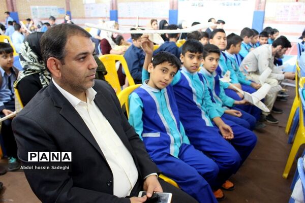 مسابقات گلایدر دانش‌آموزان پسر شهرستان بوشهر
