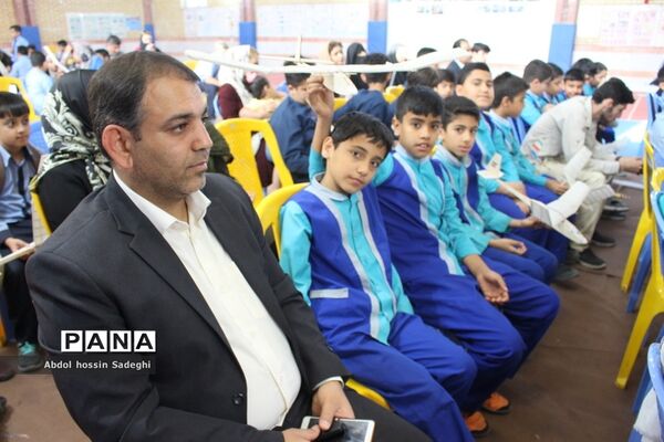 مسابقات گلایدر دانش‌آموزان پسر شهرستان بوشهر