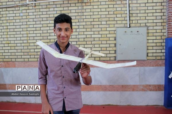 مسابقات گلایدر دانش‌آموزان پسر شهرستان بوشهر