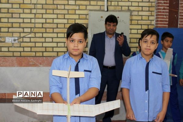 مسابقات گلایدر دانش‌آموزان پسر شهرستان بوشهر