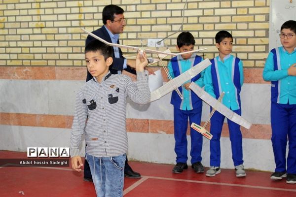 مسابقات گلایدر دانش‌آموزان پسر شهرستان بوشهر