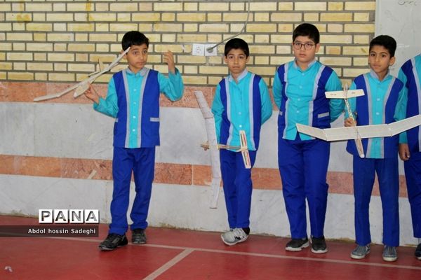 مسابقات گلایدر دانش‌آموزان پسر شهرستان بوشهر