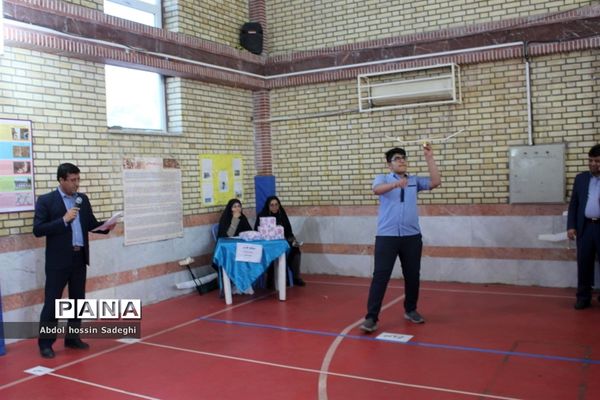مسابقات گلایدر دانش‌آموزان پسر شهرستان بوشهر