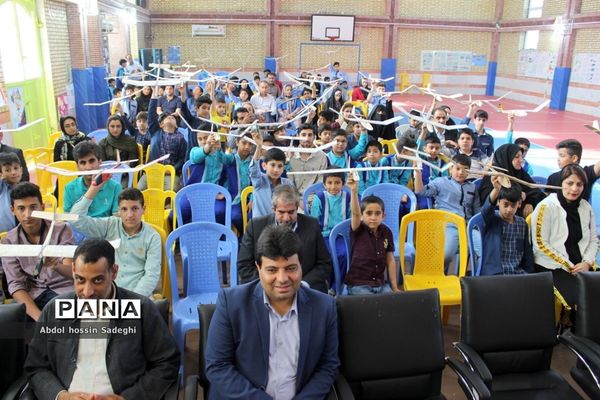 مسابقات گلایدر دانش‌آموزان پسر شهرستان بوشهر