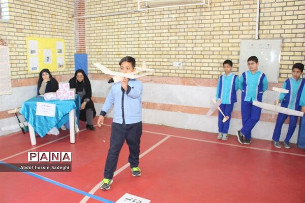 مسابقات گلایدر دانش‌آموزان پسر شهرستان بوشهر