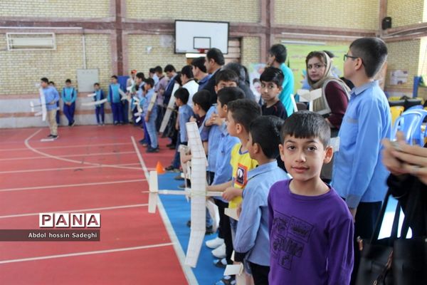 مسابقات گلایدر دانش‌آموزان پسر شهرستان بوشهر