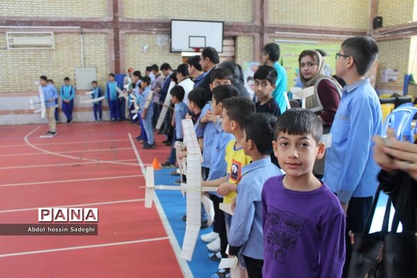 مسابقات گلایدر دانش‌آموزان پسر شهرستان بوشهر