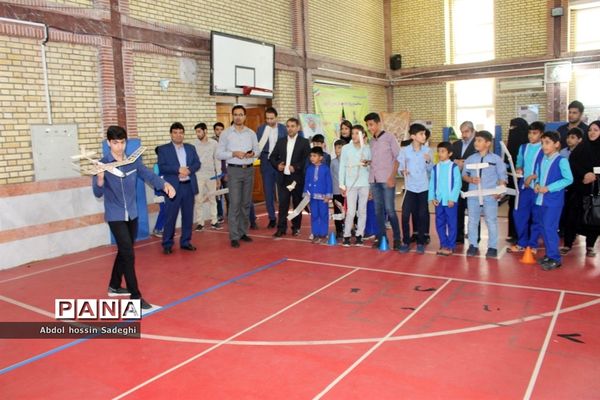 مسابقات گلایدر دانش‌آموزان پسر شهرستان بوشهر