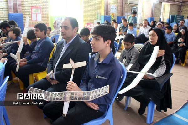 مسابقات گلایدر دانش‌آموزان پسر شهرستان بوشهر