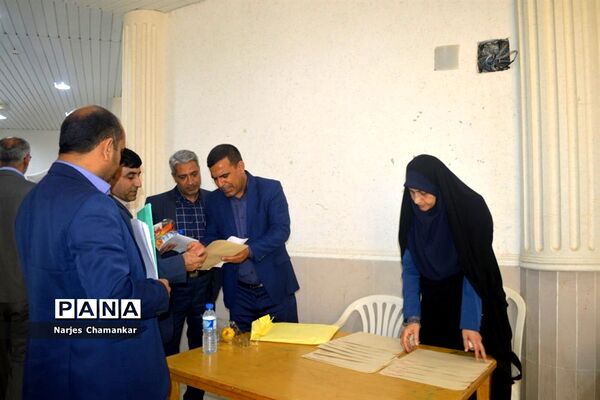 همایش تجلیل از طلایه‌داران تربیت در بوشهر-1