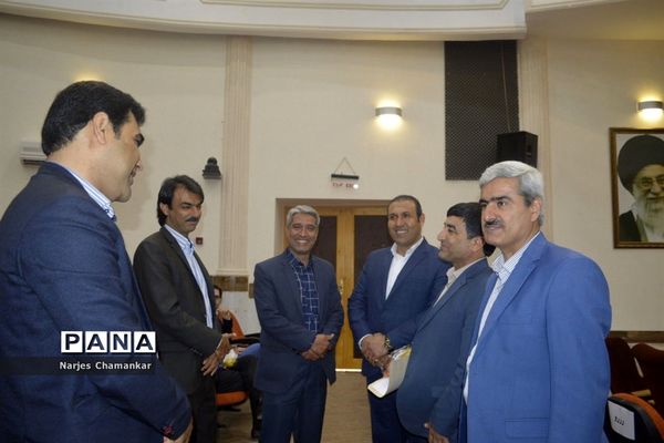 همایش تجلیل از طلایه‌داران تربیت در بوشهر-1