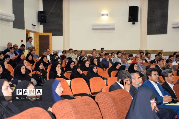 همایش تجلیل از طلایه‌داران تربیت در بوشهر-1