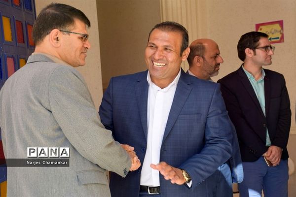 همایش تجلیل از طلایه‌داران تربیت در بوشهر-1