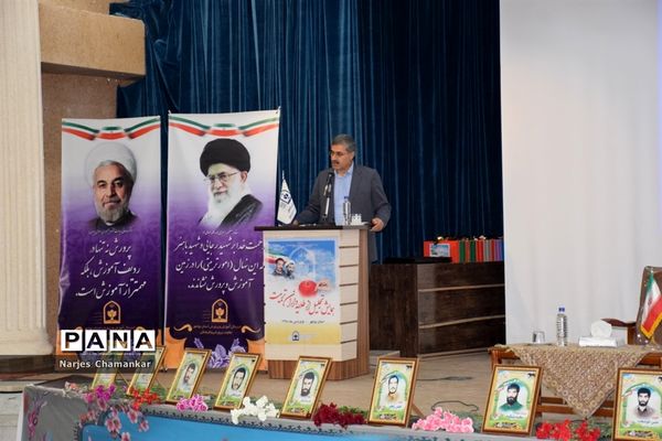 همایش تجلیل از طلایه‌داران تربیت در بوشهر-1