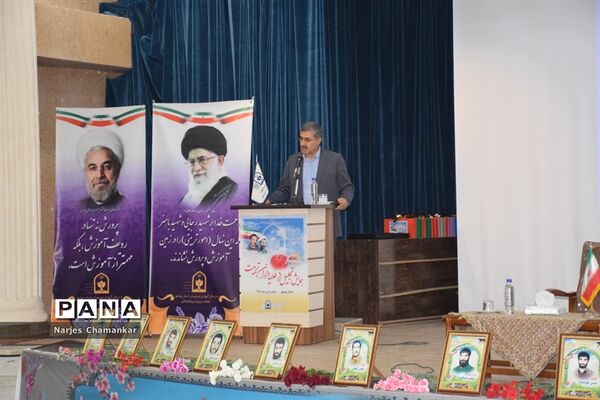 همایش تجلیل از طلایه‌داران تربیت در بوشهر-1