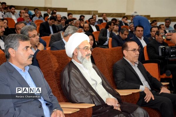 همایش تجلیل از طلایه‌داران تربیت در بوشهر-1