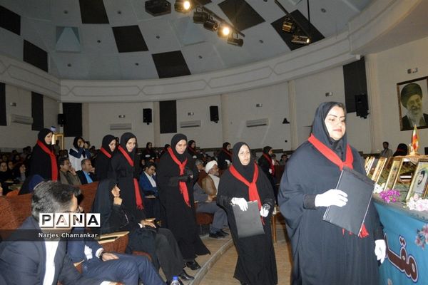همایش تجلیل از طلایه‌داران تربیت در بوشهر-1