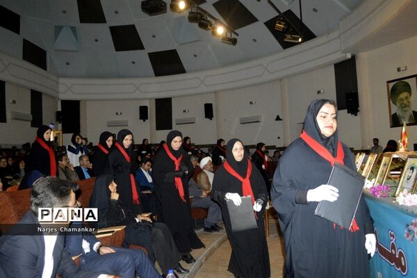 همایش تجلیل از طلایه‌داران تربیت در بوشهر-1