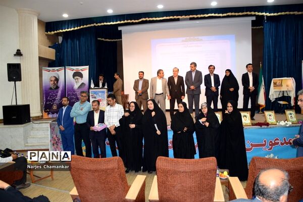 همایش تجلیل از طلایه‌داران تربیت در بوشهر-2