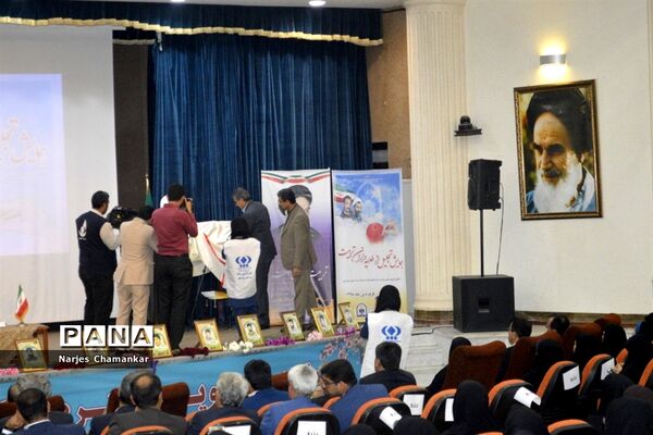 همایش تجلیل از طلایه‌داران تربیت در بوشهر-2