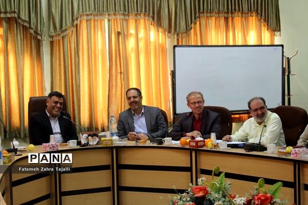 سومین جلسه شورای مرکزی انجمن اولیا و مربیان استان سمنان