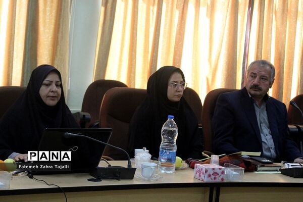 سومین جلسه شورای مرکزی انجمن اولیا و مربیان استان سمنان