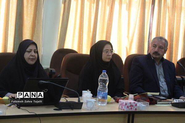 سومین جلسه شورای مرکزی انجمن اولیا و مربیان استان سمنان