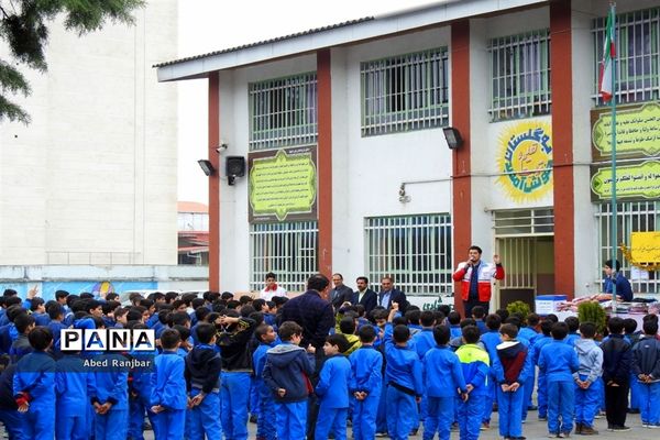 پویش ملی «سیل مهربانی همکلاسی‌ها» در دبستان امام علی (ع) رامسر