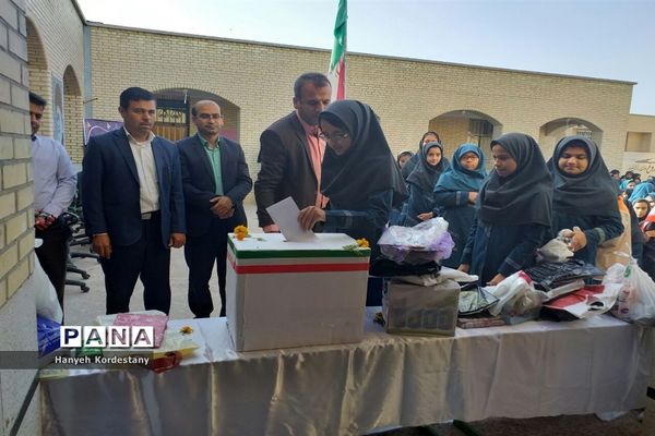 سیل مهربانی دانش آموزان گله‌دار فارس