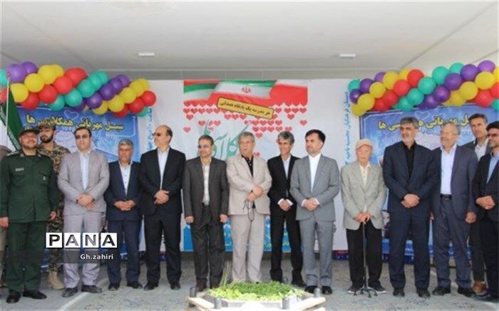 مدیر کل آموزش و پرورش اصفهان: سیل مهربانی فرهنگیان و دانش آموزان استان اصفهان در صفحات تاریخ انقلاب و کشور ماندگار است