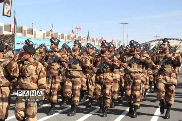 مراسم رژه ارتش جمهوری اسلامی ایران درخراسان جنوبی