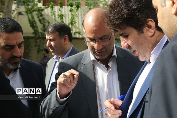 حاشیه هایی از مراسم «سیل مهربانی همکلاسی ها»