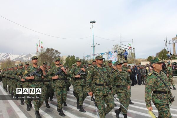 رژه نیروهای مسلح همدان در روز ارتش جمهوری اسلامی ایران