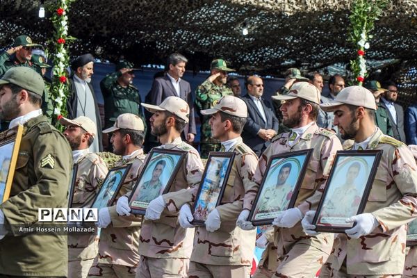 ارتش اسوه صلابت و اقتدار/ رژه روز ارتش در ارومیه
