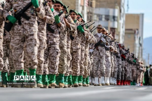 ارتش اسوه صلابت و اقتدار/ رژه روز ارتش در ارومیه