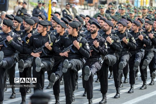ارتش اسوه صلابت و اقتدار/ رژه روز ارتش در ارومیه