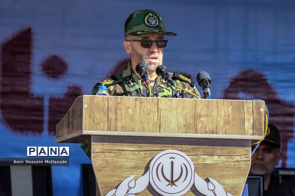 ارتش اسوه صلابت و اقتدار/ رژه روز ارتش در ارومیه