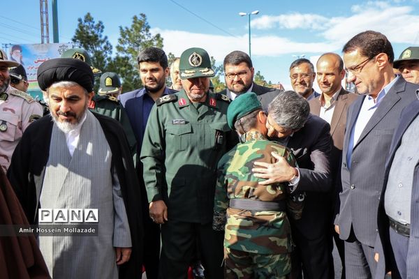 ارتش اسوه صلابت و اقتدار/ رژه روز ارتش در ارومیه