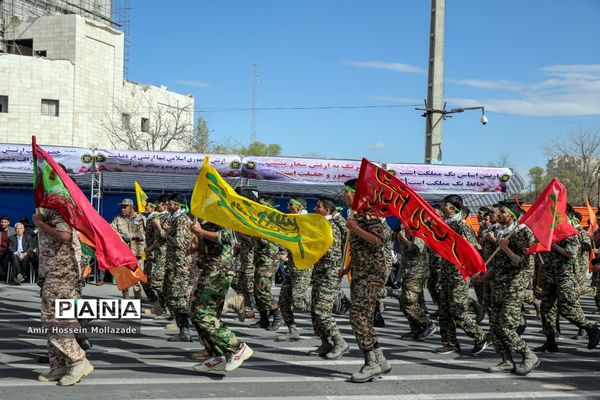 ارتش اسوه صلابت و اقتدار/ رژه روز ارتش در ارومیه