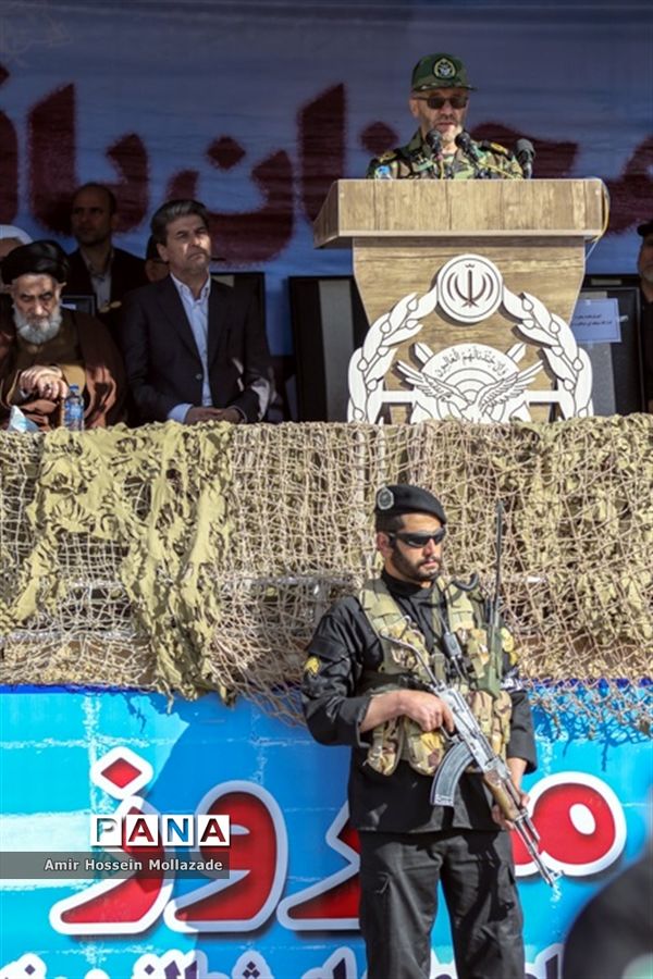 ارتش اسوه صلابت و اقتدار/ رژه روز ارتش در ارومیه