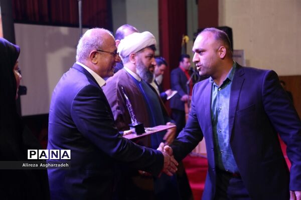 آیین تجلیل از جوانان و نخبگان برتر بابلسر