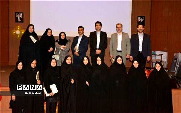 پرسشگری، موجبات رشد و شکوفایی<span style="font-size:14px;">دراین مراسم حقیقی، معاون آموزش ابتدایی اداره کل آموزش و پرورش خراسان رضوی در جمع دانش آموزان، همکاران و اولیا با بیان اینکه دانش‌آموزان سرمایه‌های عظیم کشور هستند از حمایت و همراهی اولیا و مربیان 